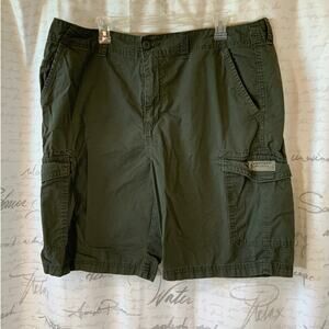 Union Bay Men's Army Green Y2K Gorpcore Cargo Shorts 38